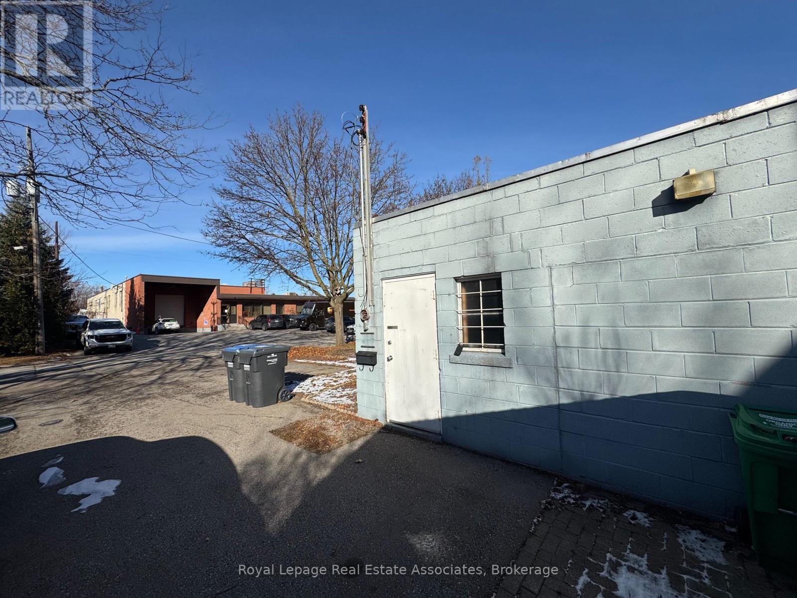 #rear - 1089 Seneca Avenue, Mississauga, Ontario L5G 3X4 - Photo 7 - W12613120