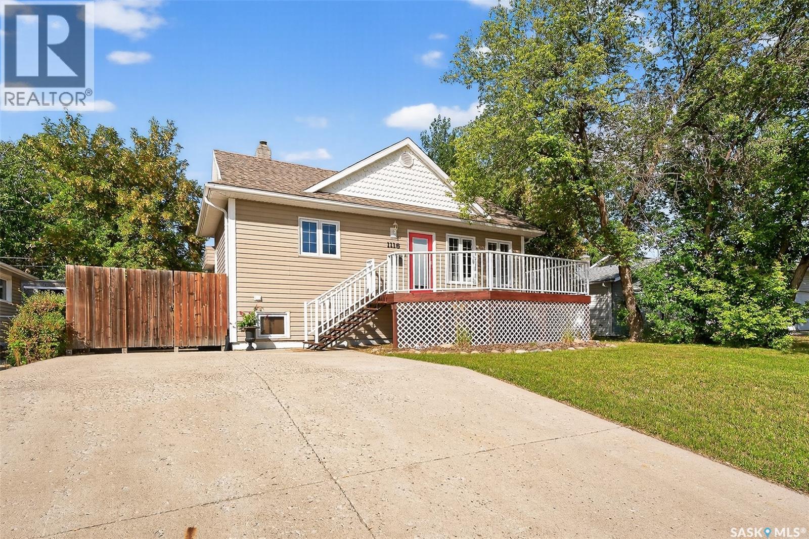 1116 Hochelaga Street W, Moose Jaw, Saskatchewan  S6H 2J2 - Photo 2 - SK025503