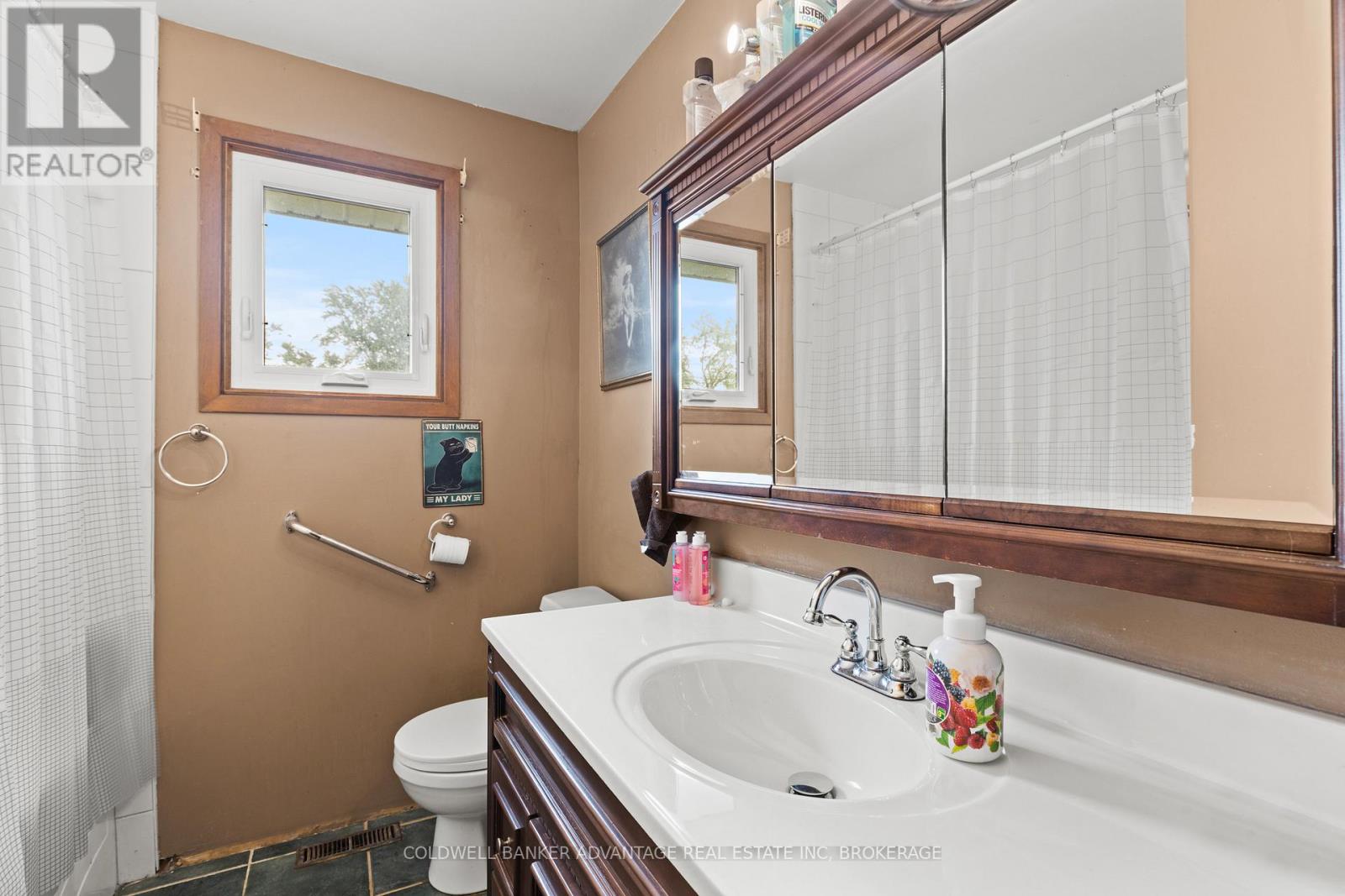 1377 Garrison Road, Fort Erie, Ontario L2A 1P4 - Photo 12 - X12423009