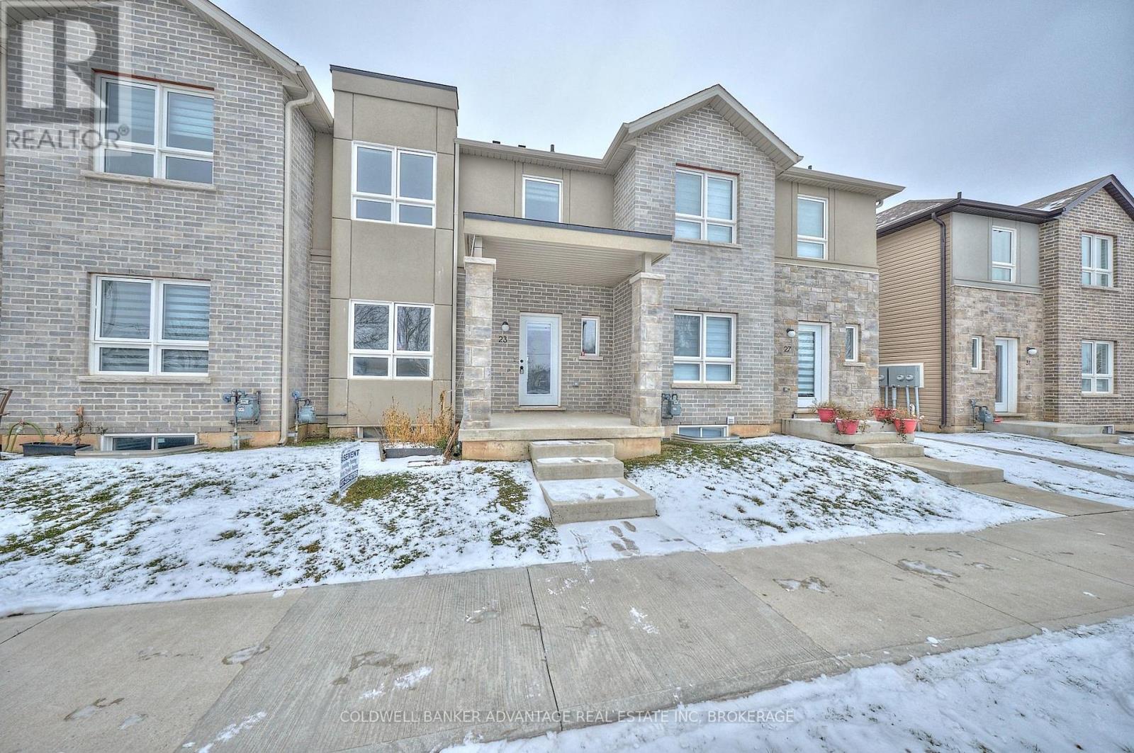 23 Perenack Avenue, Welland, Ontario  L3C 0J2 - Photo 2 - X12626652