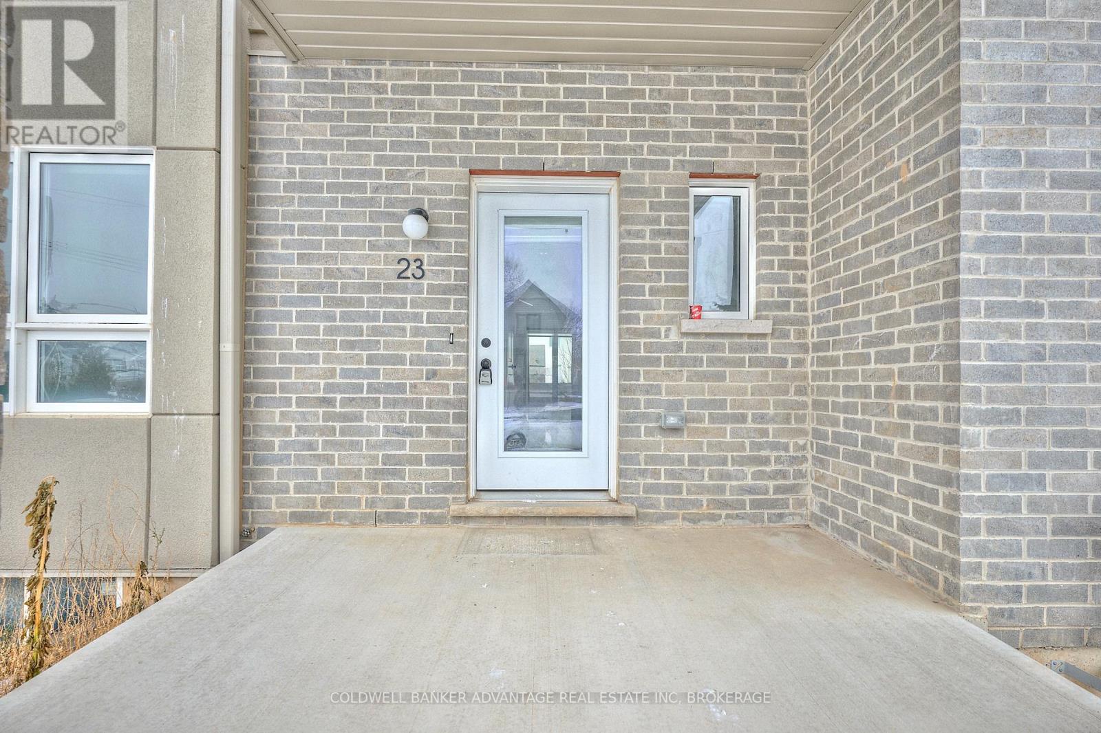 23 Perenack Avenue, Welland, Ontario  L3C 0J2 - Photo 3 - X12626652