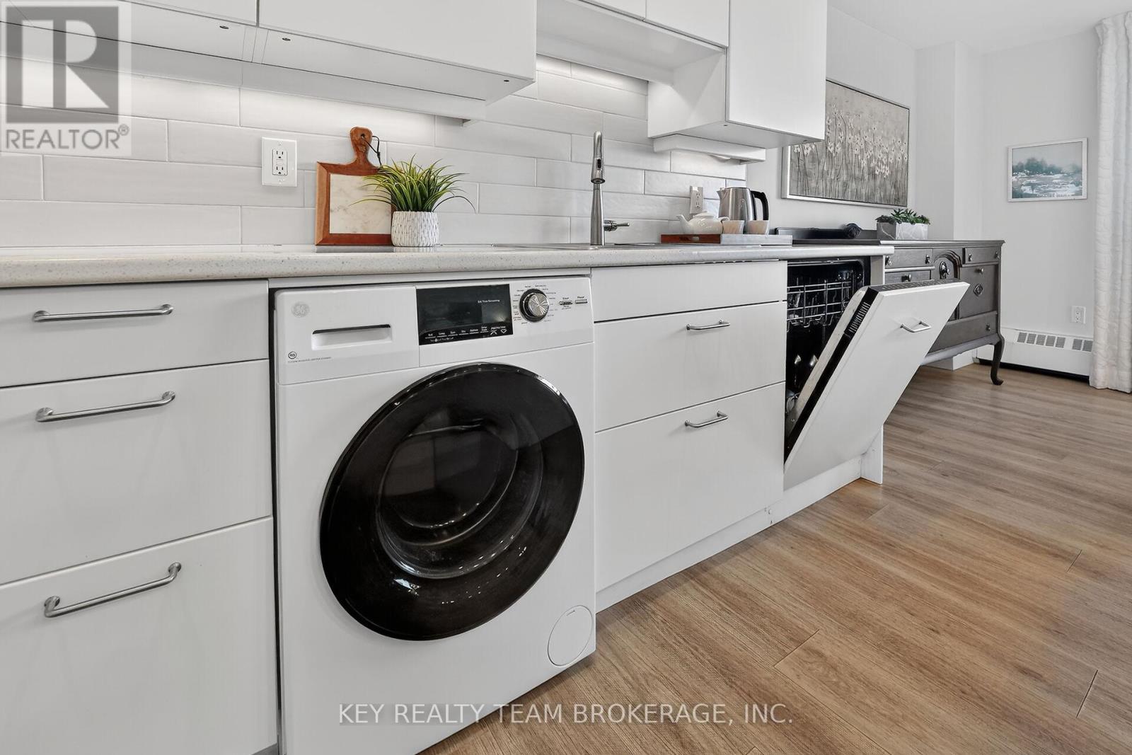 1107 - 15 Towering Heights Boulevard, St. Catharines, Ontario L2T 3G7 - Photo 3 - X12626654