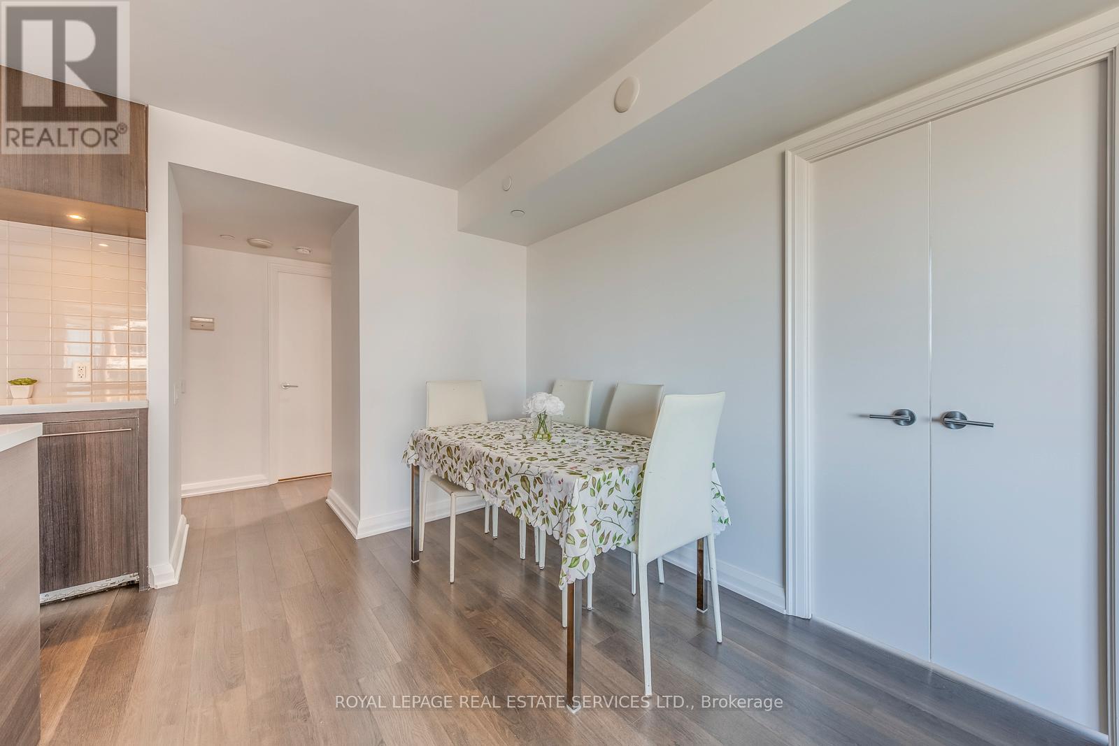 2213 - 155 Yorkville Avenue, Toronto, Ontario  M5R 1C4 - Photo 12 - C12626664