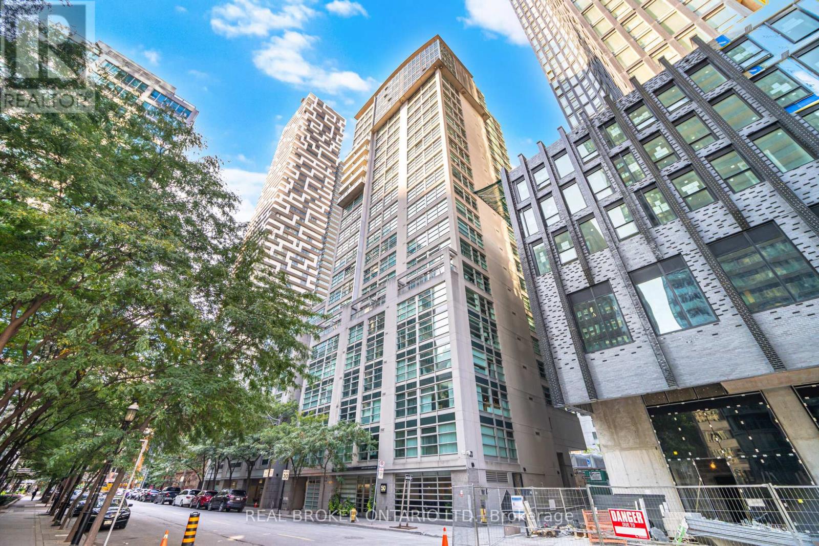 2301 - 50 Lombard Street, Toronto, Ontario  M5C 2X4 - Photo 2 - C12626672