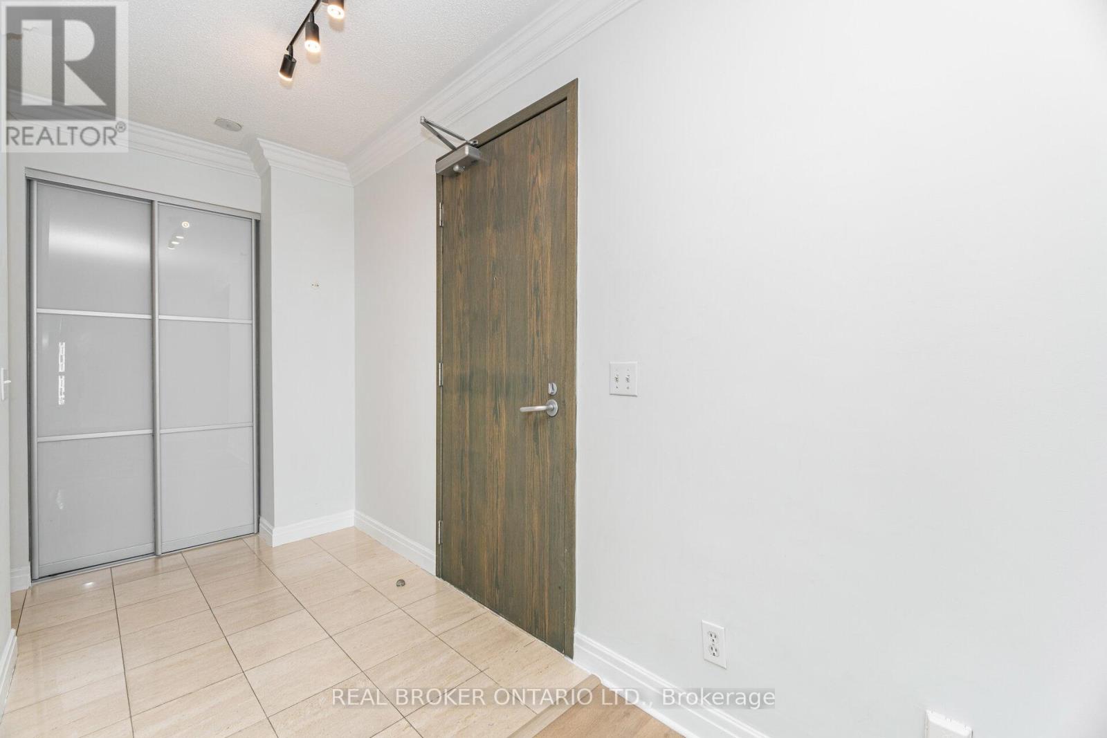 2301 - 50 Lombard Street, Toronto, Ontario  M5C 2X4 - Photo 31 - C12626672