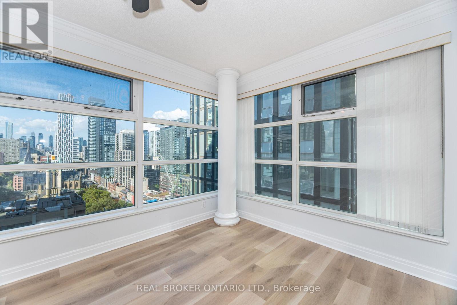 2301 - 50 Lombard Street, Toronto, Ontario  M5C 2X4 - Photo 32 - C12626672