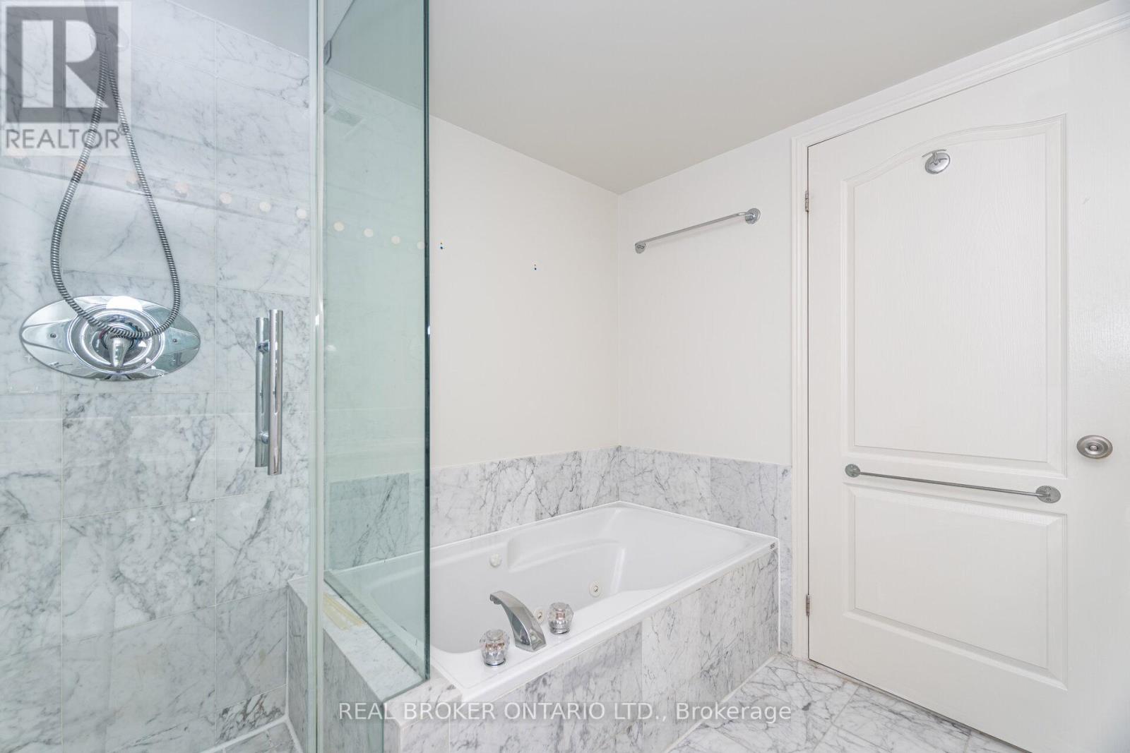 2301 - 50 Lombard Street, Toronto, Ontario  M5C 2X4 - Photo 35 - C12626672