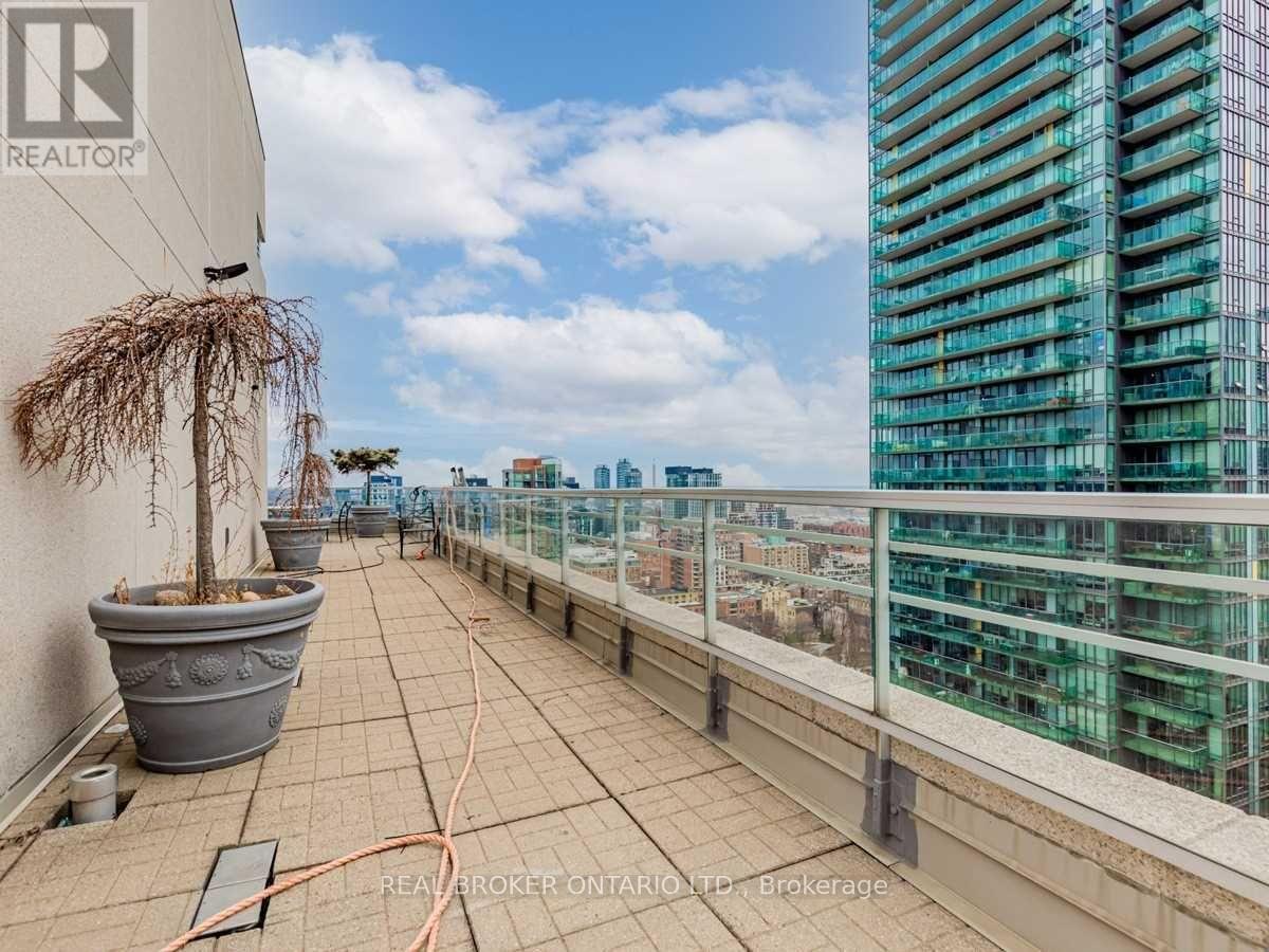 2301 - 50 Lombard Street, Toronto, Ontario  M5C 2X4 - Photo 49 - C12626672