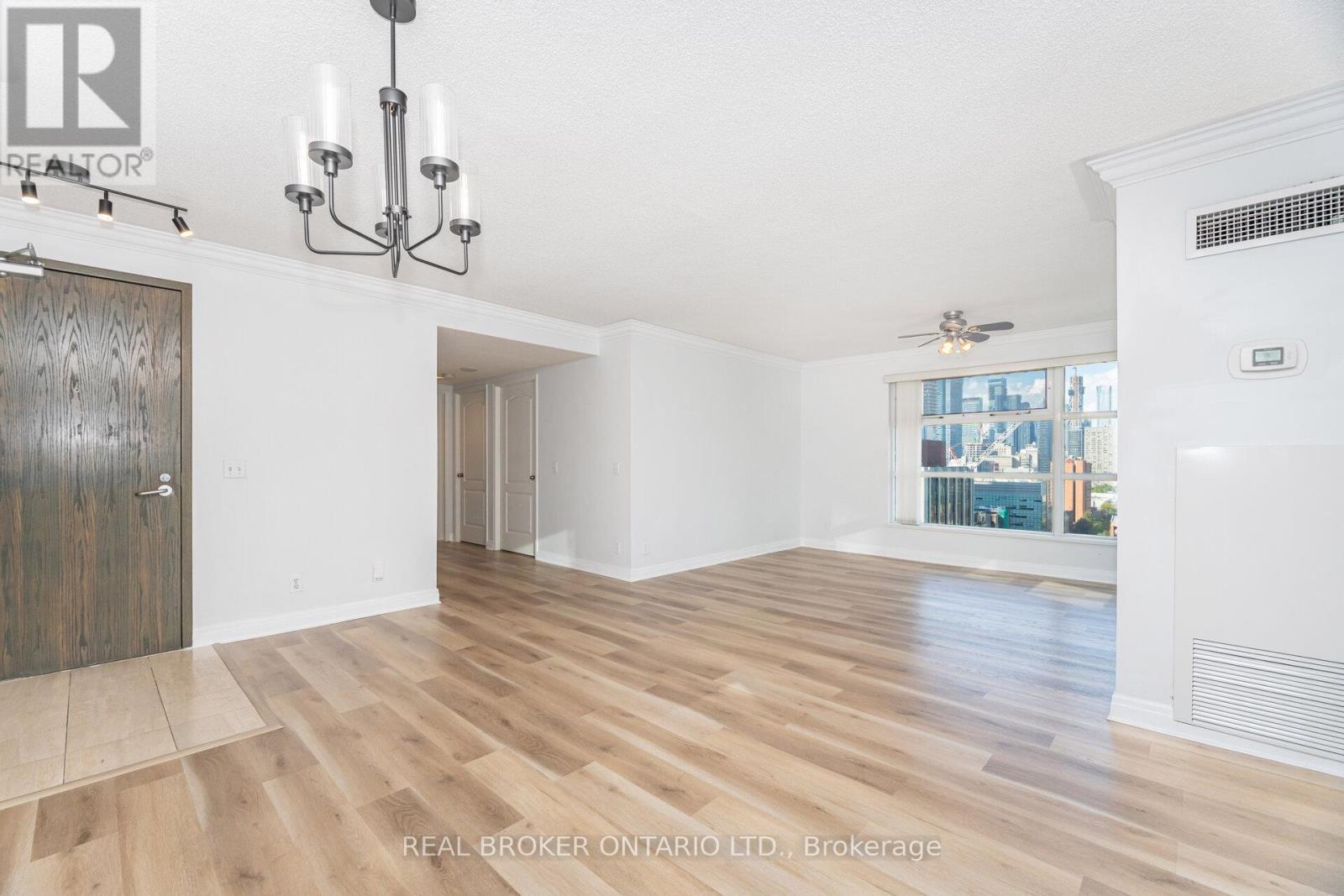 2301 - 50 Lombard Street, Toronto, Ontario  M5C 2X4 - Photo 6 - C12626672