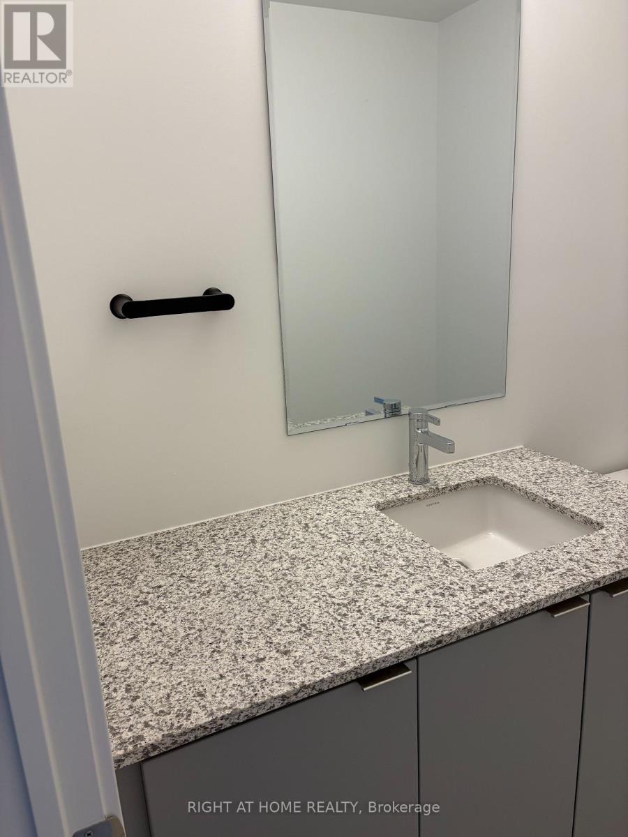 18 - 20 Lytham Green Circle, Newmarket (Glenway Estates), Ontario  L3Y 0H4 - Photo 10 - N12626656