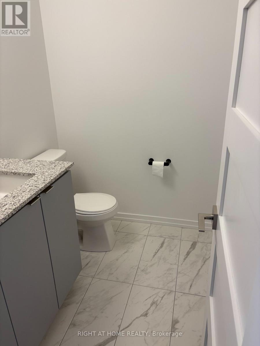 18 - 20 Lytham Green Circle, Newmarket (Glenway Estates), Ontario  L3Y 0H4 - Photo 11 - N12626656