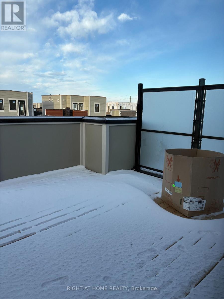 18 - 20 Lytham Green Circle, Newmarket (Glenway Estates), Ontario  L3Y 0H4 - Photo 22 - N12626656