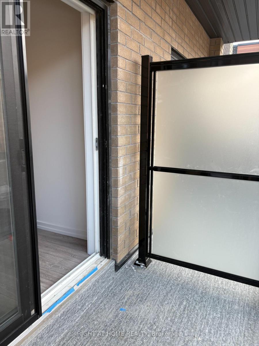 18 - 20 Lytham Green Circle, Newmarket (Glenway Estates), Ontario  L3Y 0H4 - Photo 6 - N12626656