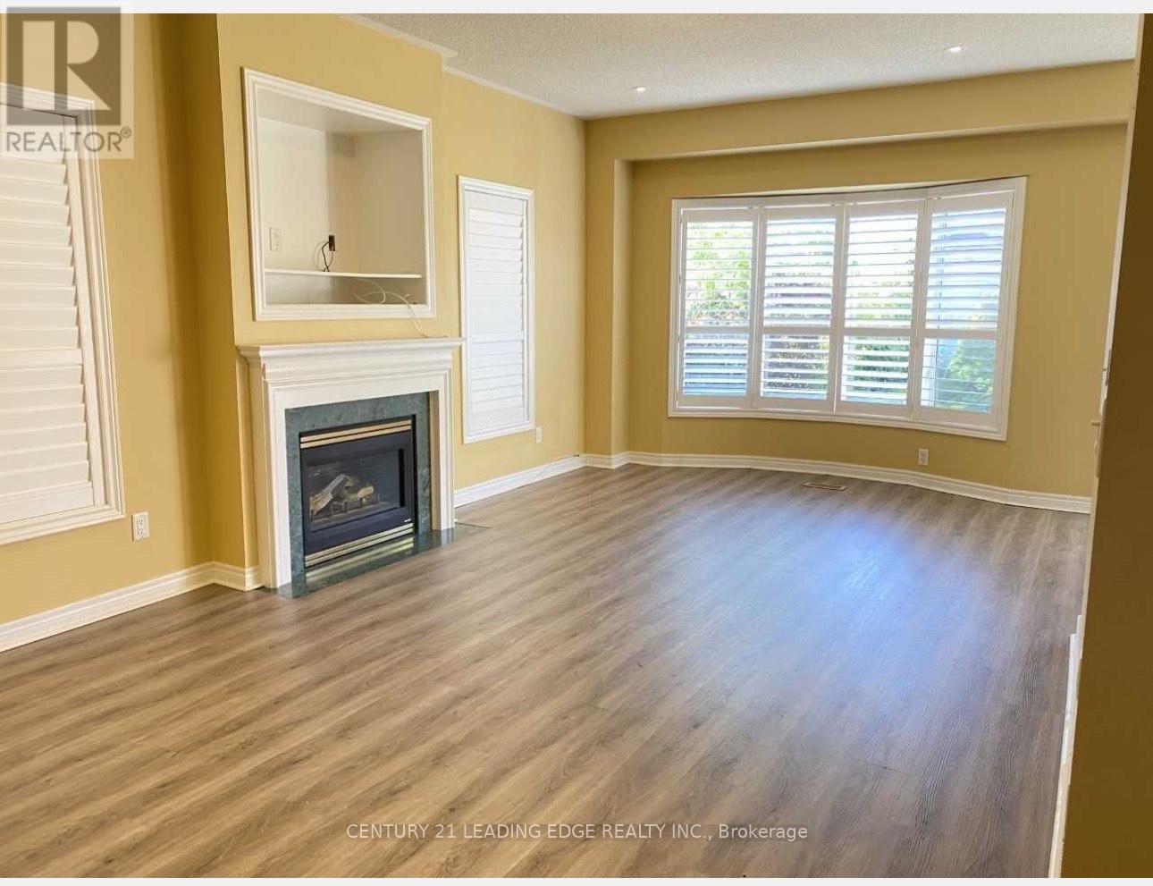 552 Melville Avenue, Vaughan (Maple), Ontario  L6A 2M3 - Photo 2 - N12626658