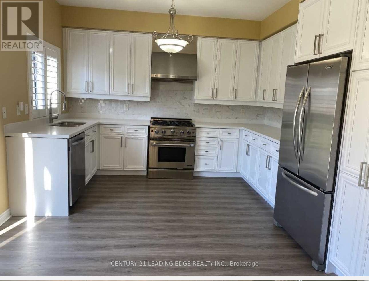 552 Melville Avenue, Vaughan (Maple), Ontario  L6A 2M3 - Photo 3 - N12626658