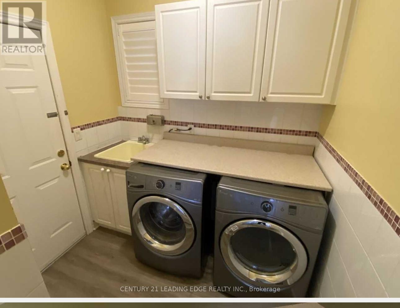 552 Melville Avenue, Vaughan (Maple), Ontario  L6A 2M3 - Photo 5 - N12626658