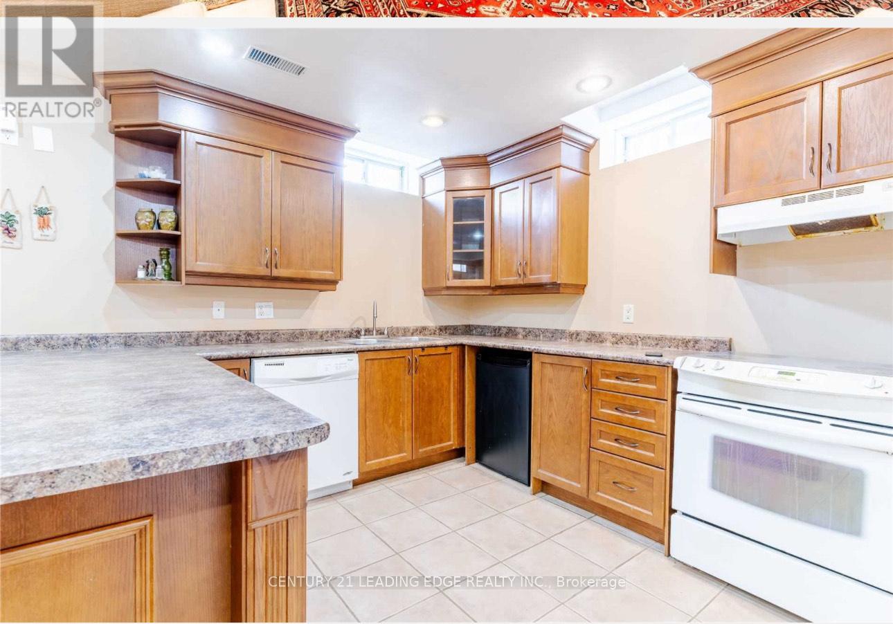 552 Melville Avenue, Vaughan (Maple), Ontario  L6A 2M3 - Photo 9 - N12626658