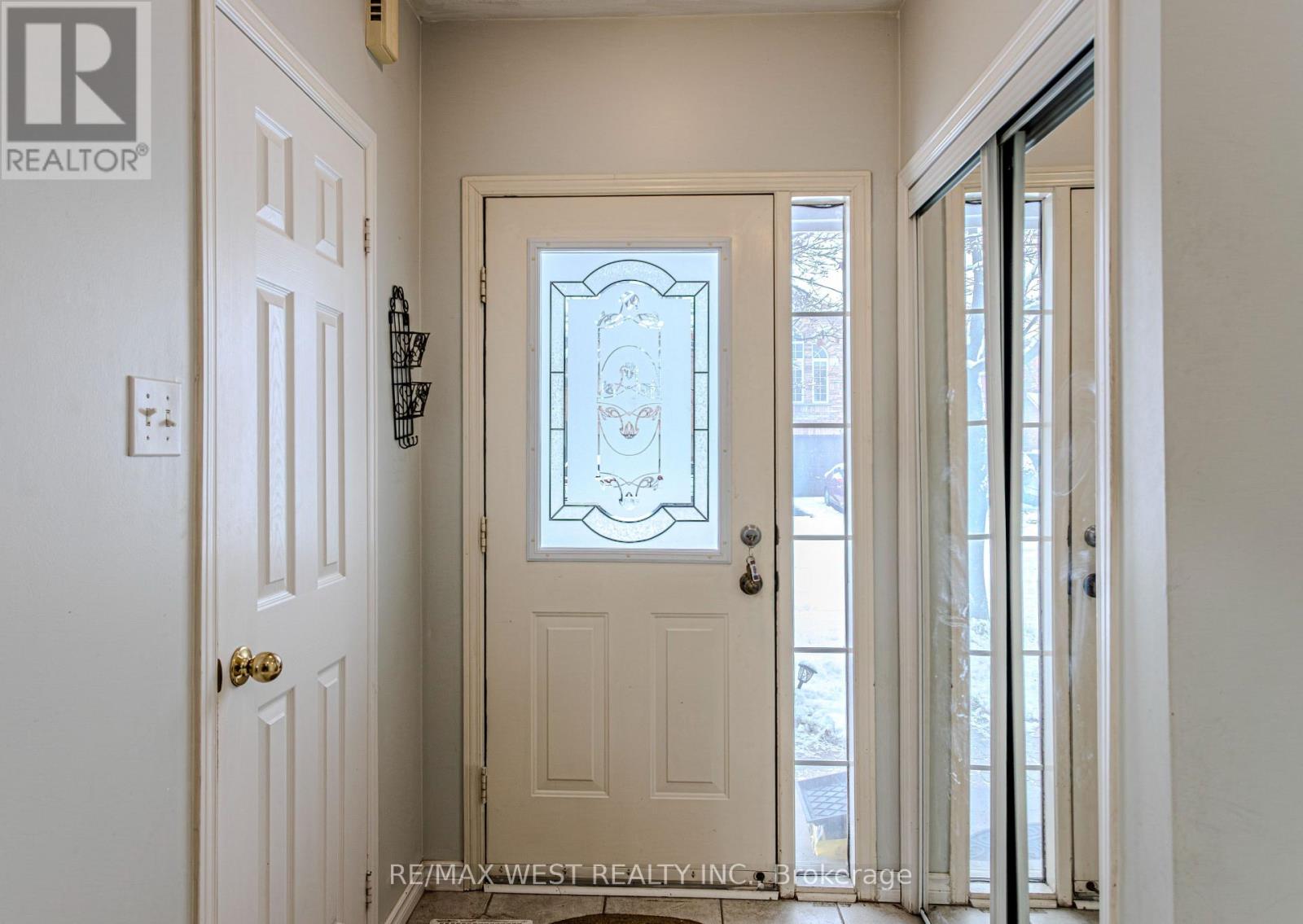 1508 Pinecliff Road, Oakville, Ontario  L6M 4A9 - Photo 4 - W12605816