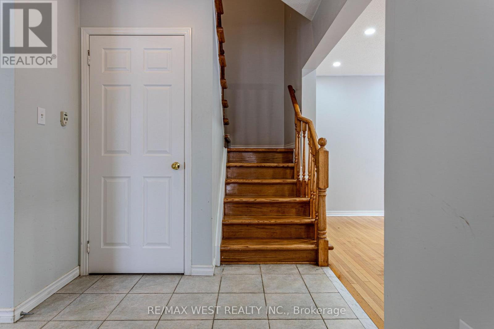 1508 Pinecliff Road, Oakville, Ontario  L6M 4A9 - Photo 5 - W12605816