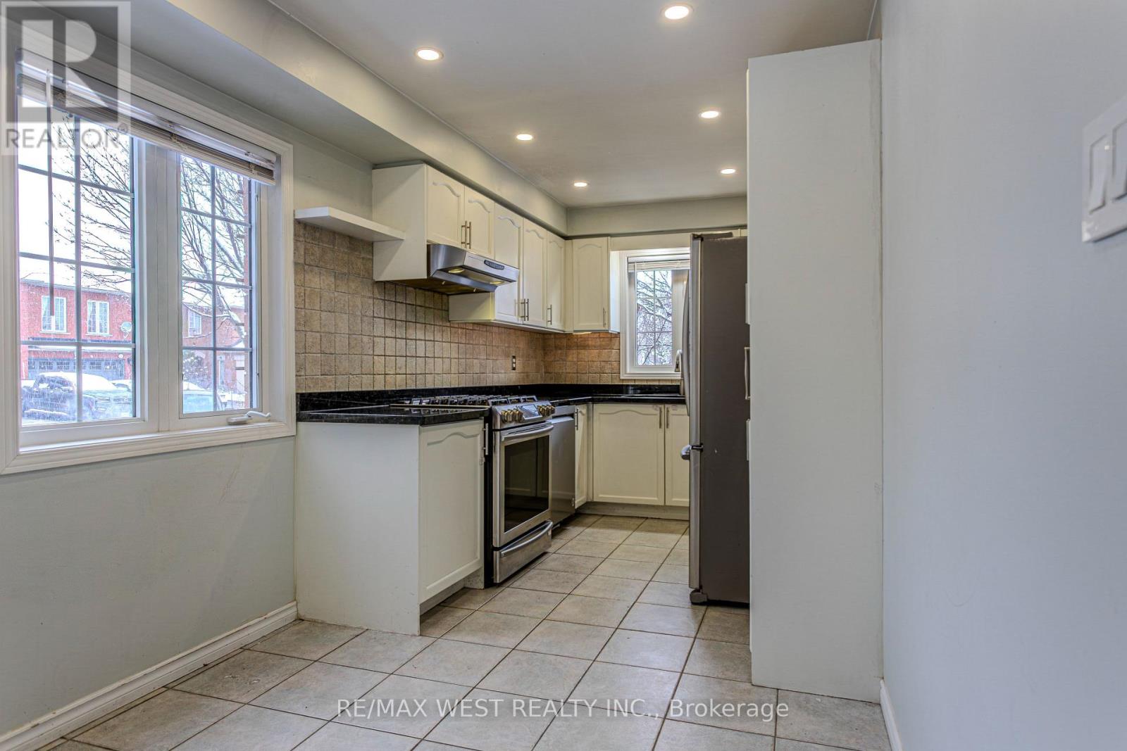 1508 Pinecliff Road, Oakville, Ontario  L6M 4A9 - Photo 9 - W12605816