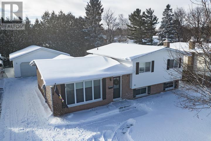 41 Woodhurst Dr, Sault Ste. Marie, Ontario  P6C 5Z5 - Photo 2 - SM253415