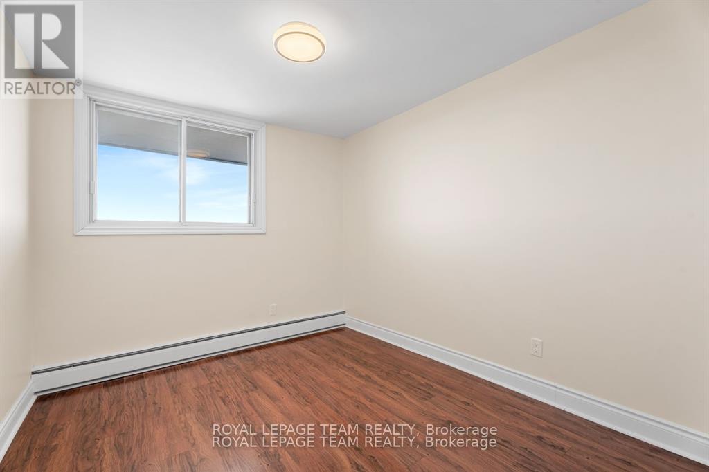 2004 - 415 Greenview Avenue, Ottawa, Ontario  K2B 8G5 - Photo 12 - X12379154