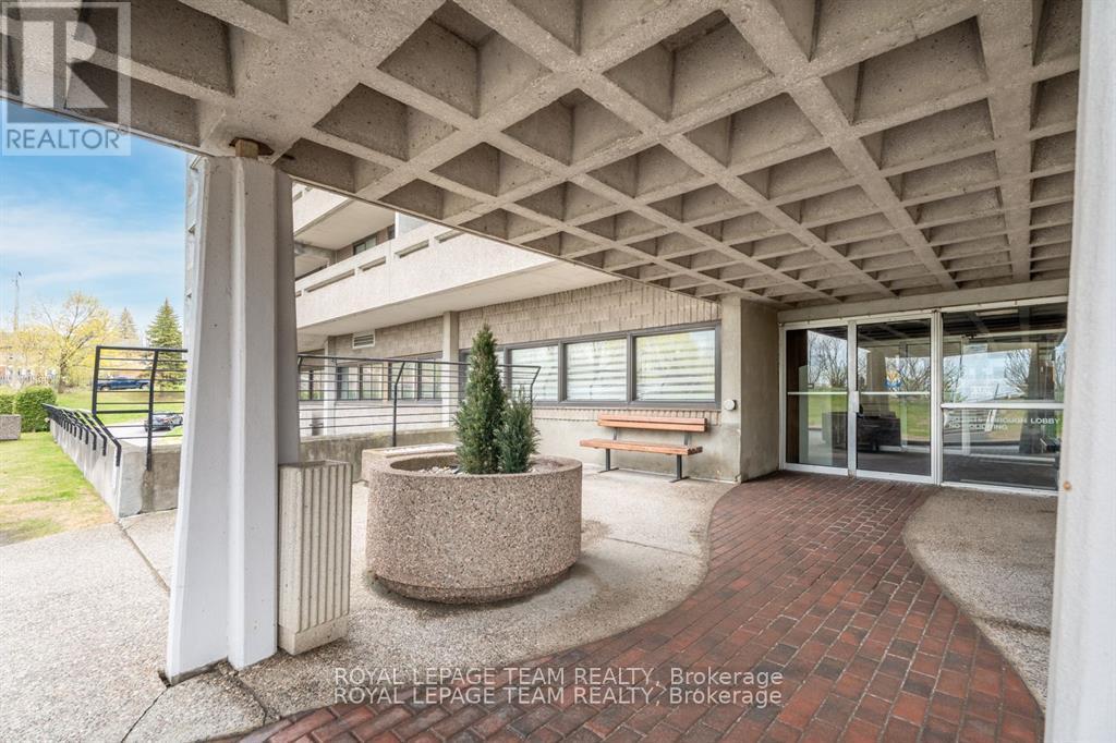 2004 - 415 Greenview Avenue, Ottawa, Ontario  K2B 8G5 - Photo 30 - X12379154