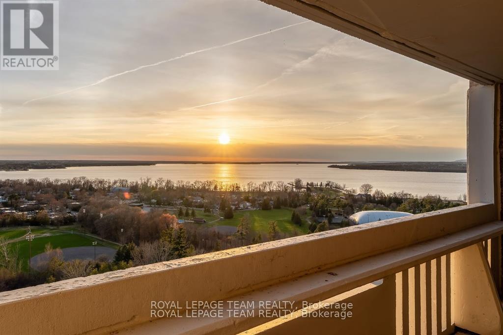 2004 - 415 Greenview Avenue, Ottawa, Ontario  K2B 8G5 - Photo 28 - X12379154