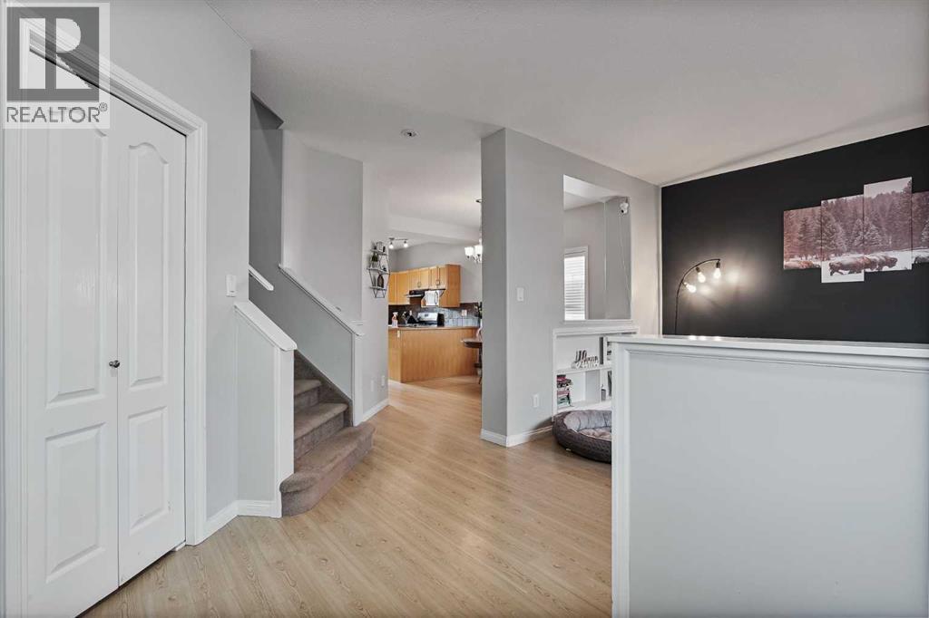 126 Silkstone Road W, Lethbridge, Alberta T1J 2G3 - Photo 2 - A2272137