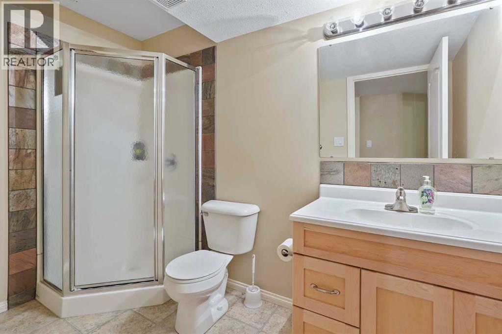 126 Silkstone Road W, Lethbridge, Alberta T1J 2G3 - Photo 30 - A2272137