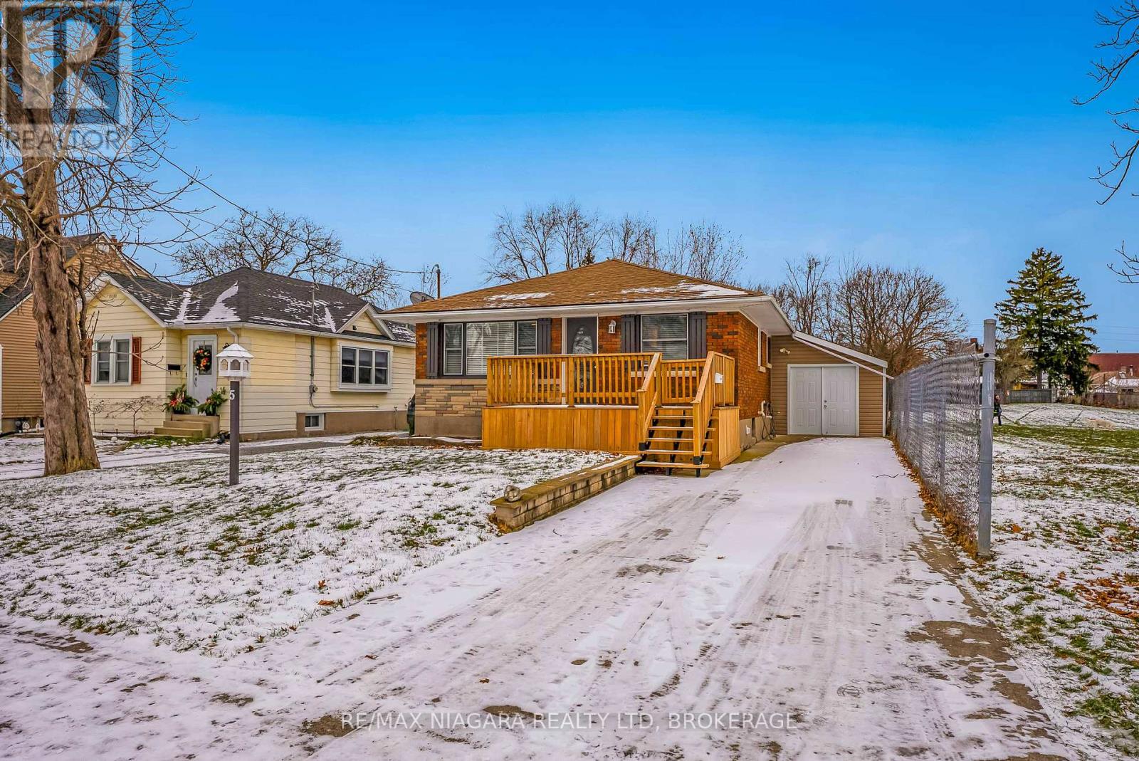 5 St Peter Street, St. Catharines (Burleigh Hill), Ontario  L2T 1N7 - Photo 3 - X12626744