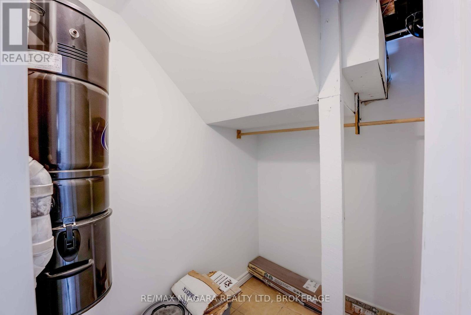 5 St Peter Street, St. Catharines (Burleigh Hill), Ontario  L2T 1N7 - Photo 36 - X12626744