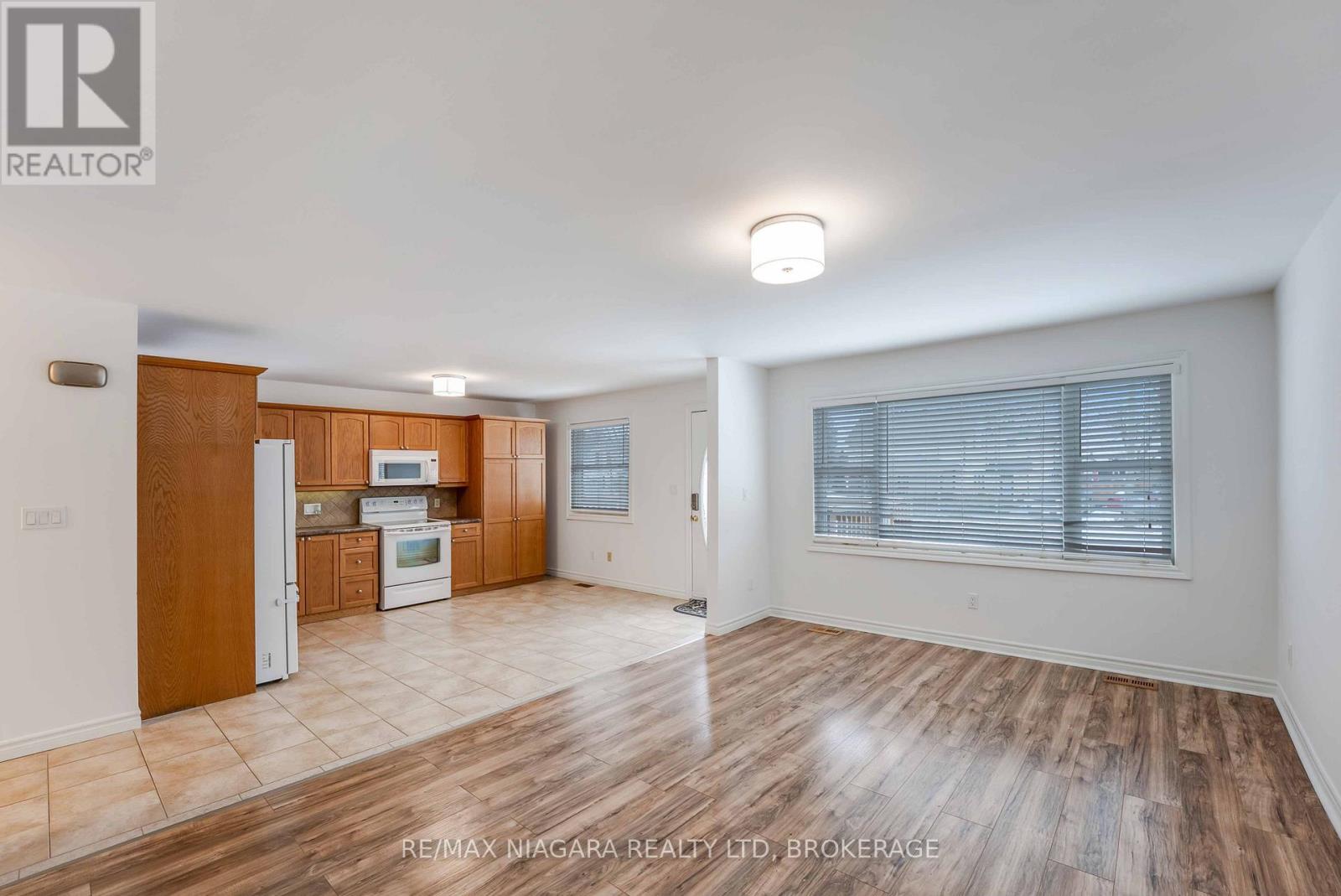 5 St Peter Street, St. Catharines (Burleigh Hill), Ontario  L2T 1N7 - Photo 7 - X12626744