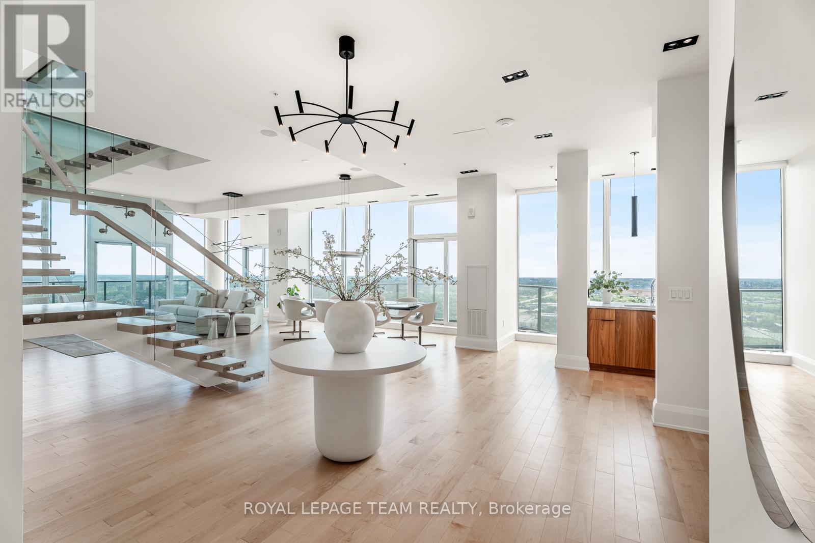 4502 - 805 Carling Avenue, Ottawa, Ontario  K1S 5W9 - Photo 2 - X12399626