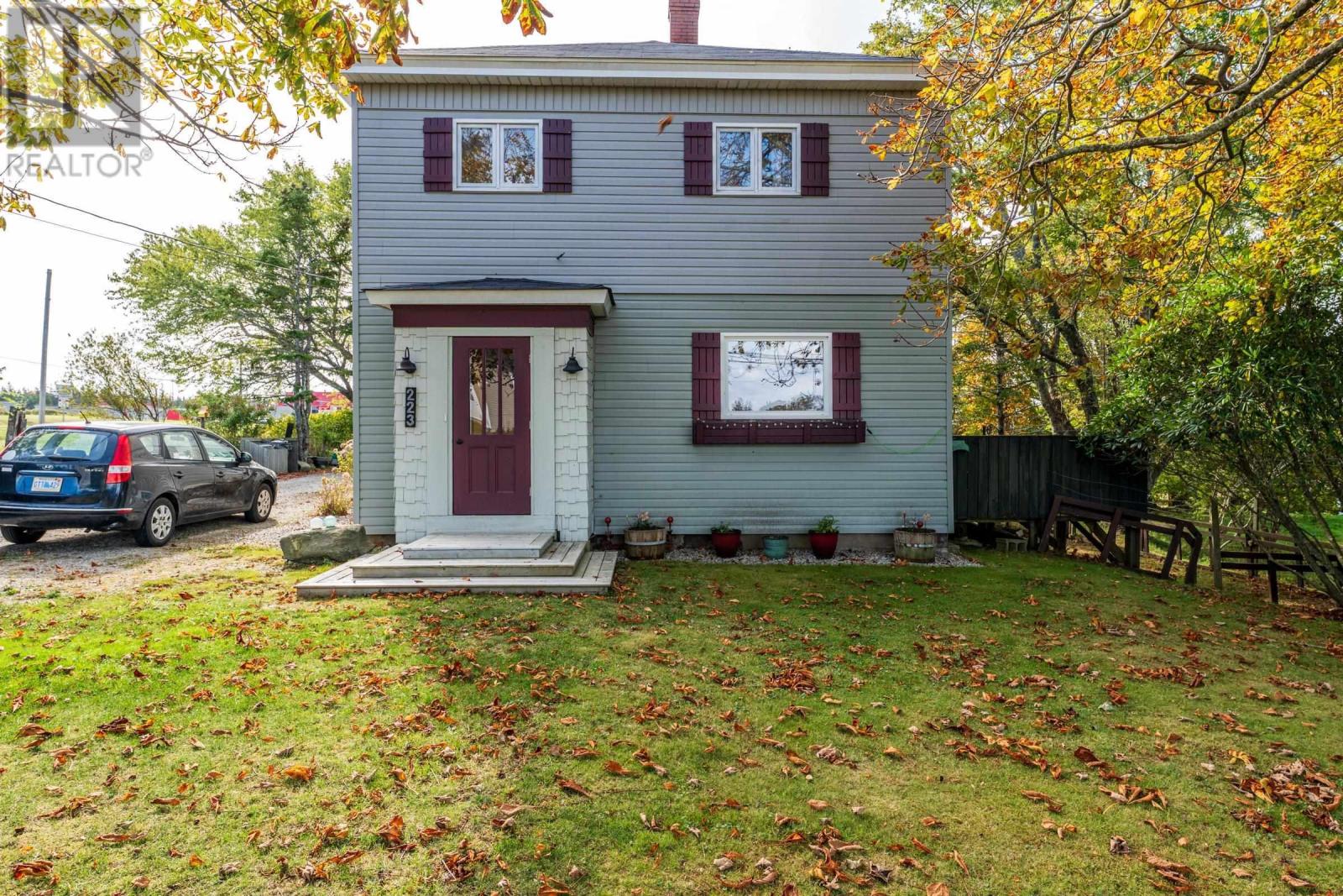 223-225 Forest Street, Yarmouth, Nova Scotia B5A 5H4 - Photo 2 - 202526228