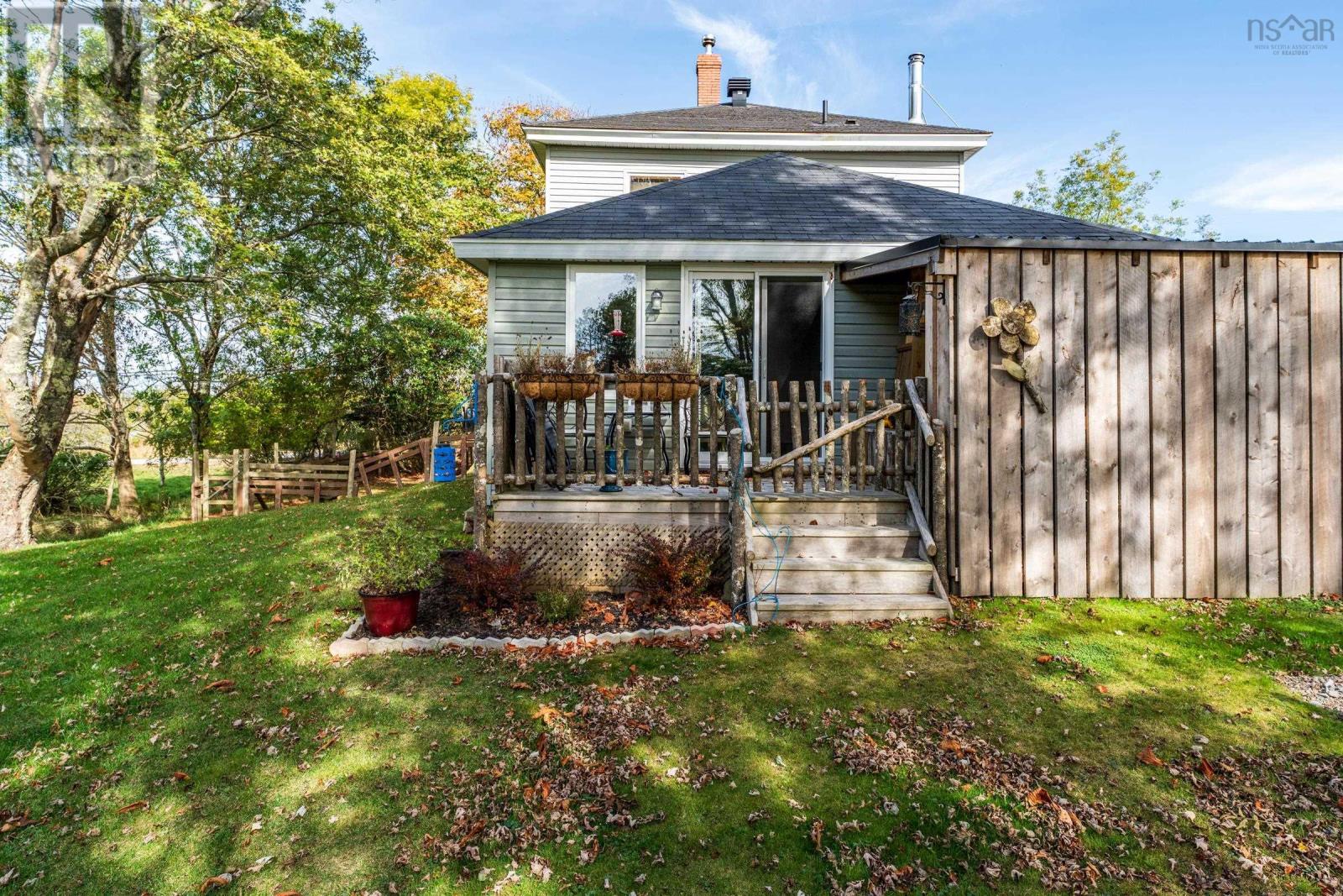 223-225 Forest Street, Yarmouth, Nova Scotia B5A 5H4 - Photo 5 - 202526228