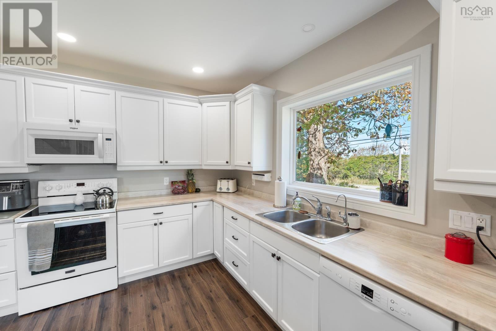 223-225 Forest Street, Yarmouth, Nova Scotia B5A 5H4 - Photo 8 - 202526228