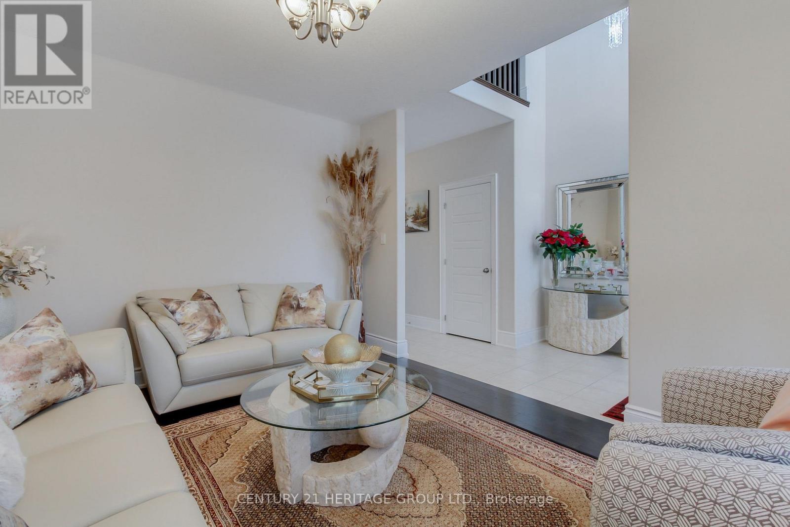 16 Tim Jacobs Drive, Georgina, Ontario  L4P 4C7 - Photo 5 - N12626748