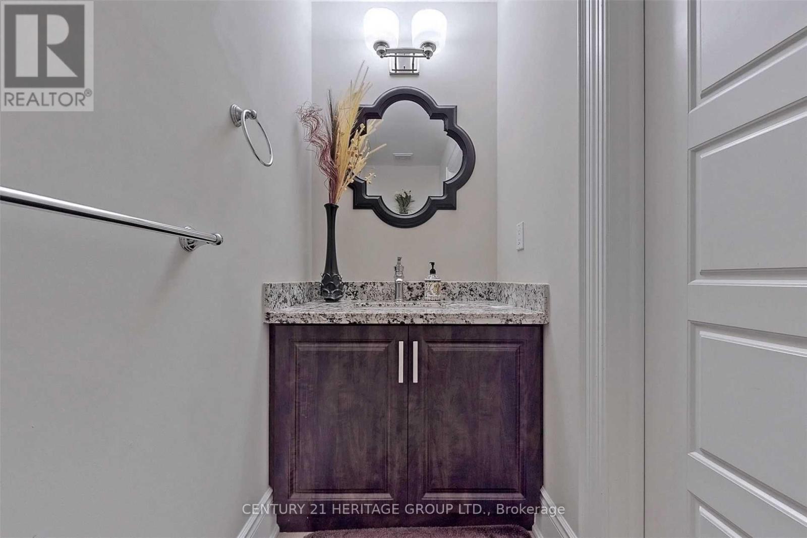 16 Tim Jacobs Drive, Georgina, Ontario  L4P 4C7 - Photo 6 - N12626748