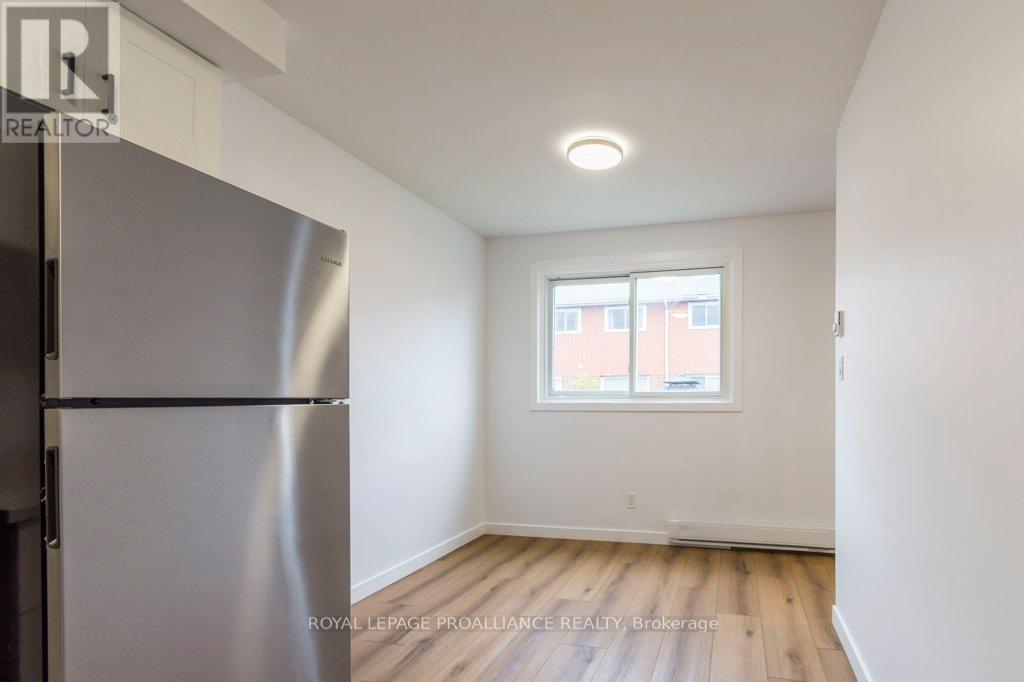 19 - 15 Tracey Park Drive, Belleville, Ontario  K8P 4R4 - Photo 6 - X12509280