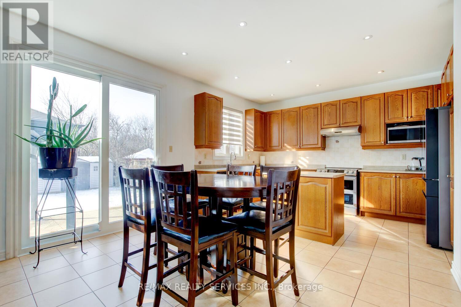 38 Cape Dorset Crescent, Brampton, Ontario  L6R 3L2 - Photo 10 - W12626742