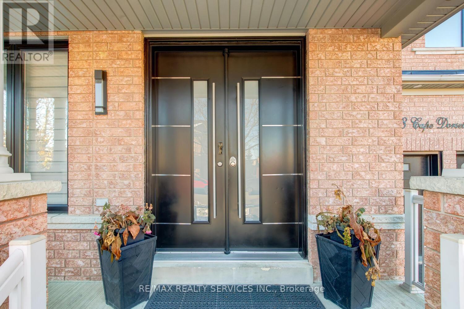 38 Cape Dorset Crescent, Brampton, Ontario  L6R 3L2 - Photo 3 - W12626742