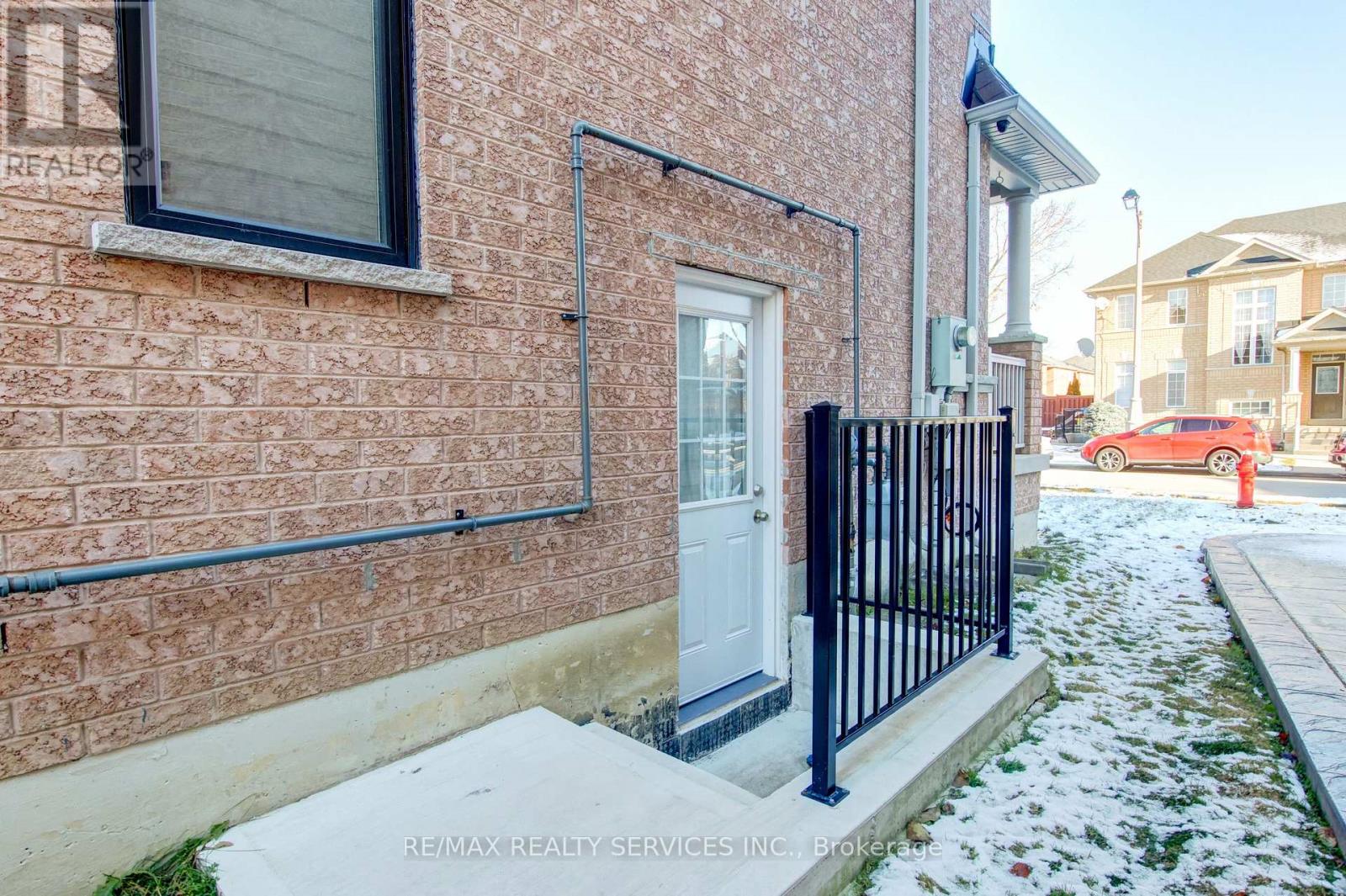 38 Cape Dorset Crescent, Brampton, Ontario  L6R 3L2 - Photo 39 - W12626742