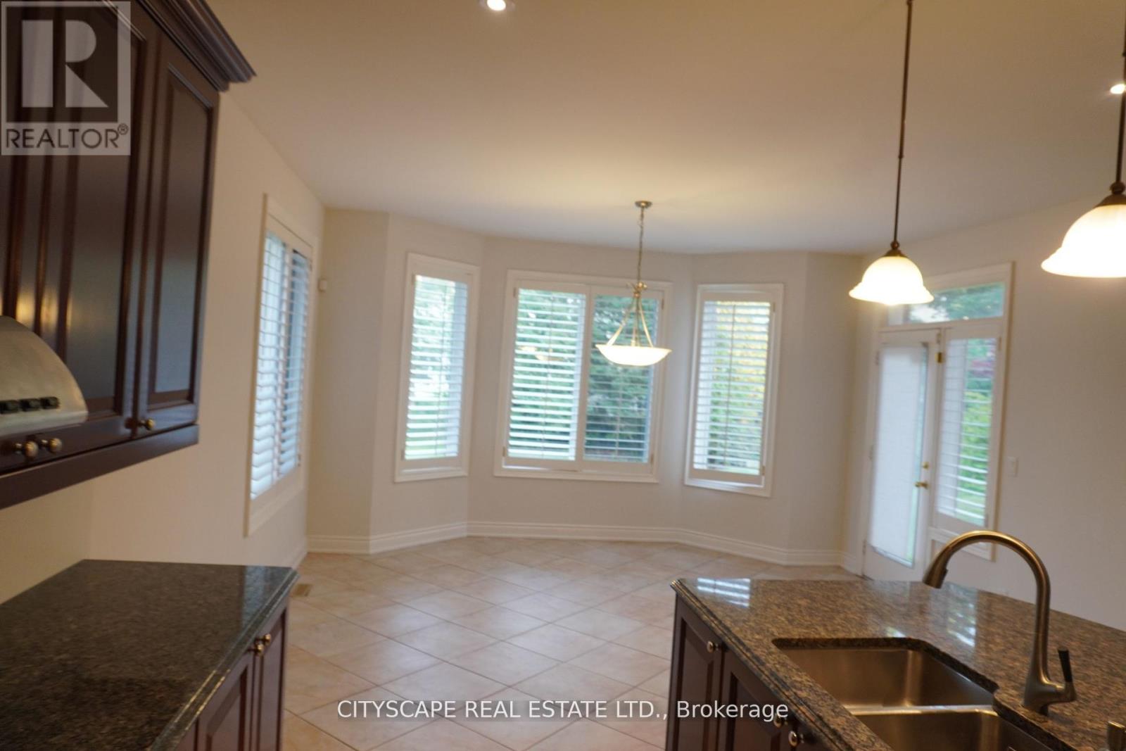 536 Canyon Street, Mississauga, Ontario  L5H 4L8 - Photo 11 - W12626752