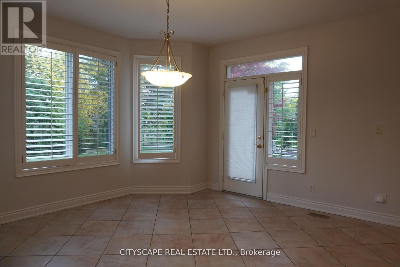 536 Canyon Street, Mississauga, Ontario  L5H 4L8 - Photo 12 - W12626752