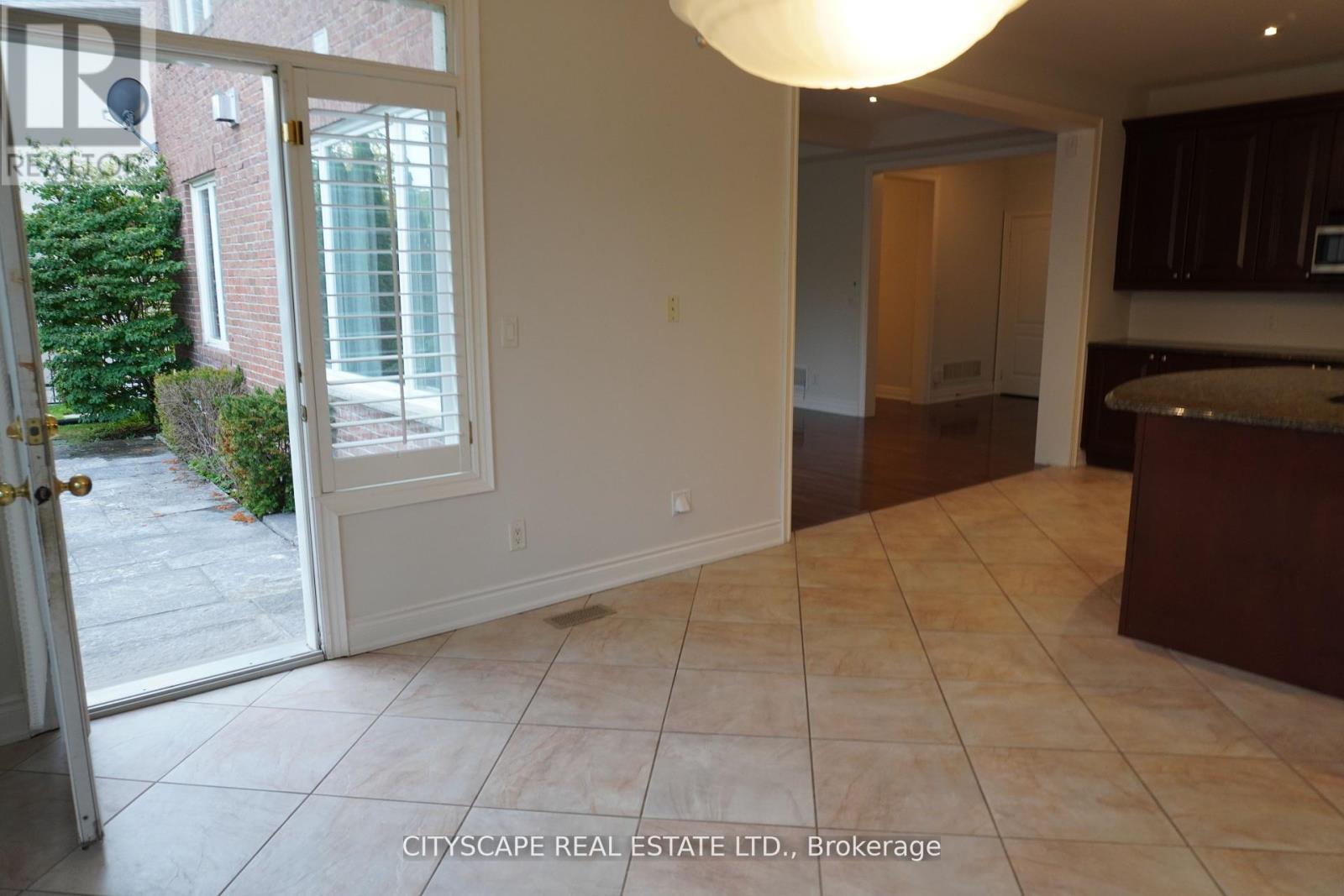 536 Canyon Street, Mississauga, Ontario  L5H 4L8 - Photo 13 - W12626752