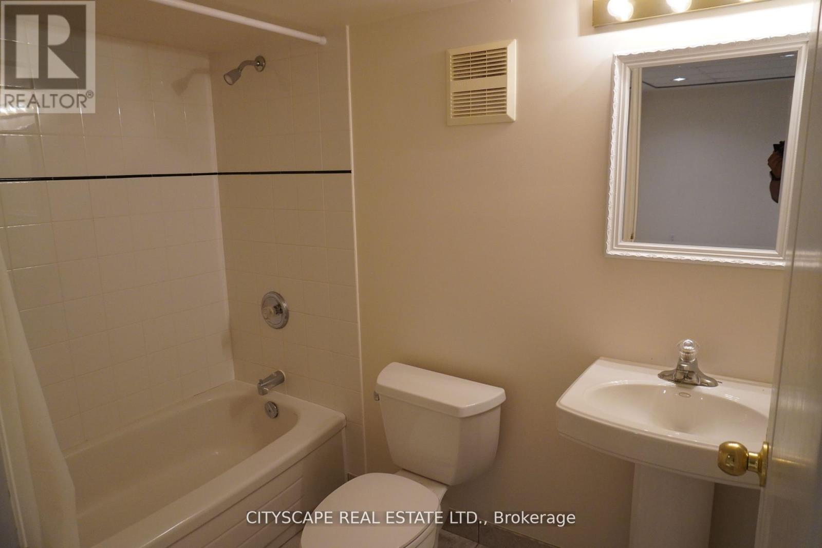 536 Canyon Street, Mississauga, Ontario  L5H 4L8 - Photo 29 - W12626752