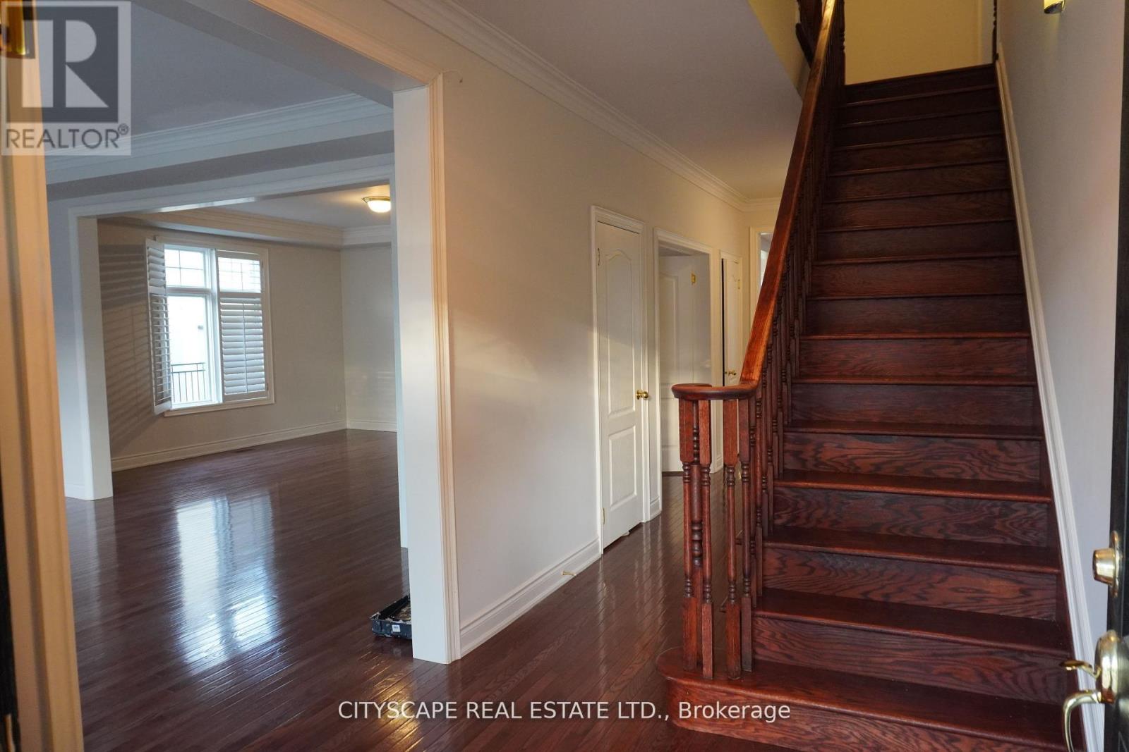 536 Canyon Street, Mississauga, Ontario  L5H 4L8 - Photo 8 - W12626752