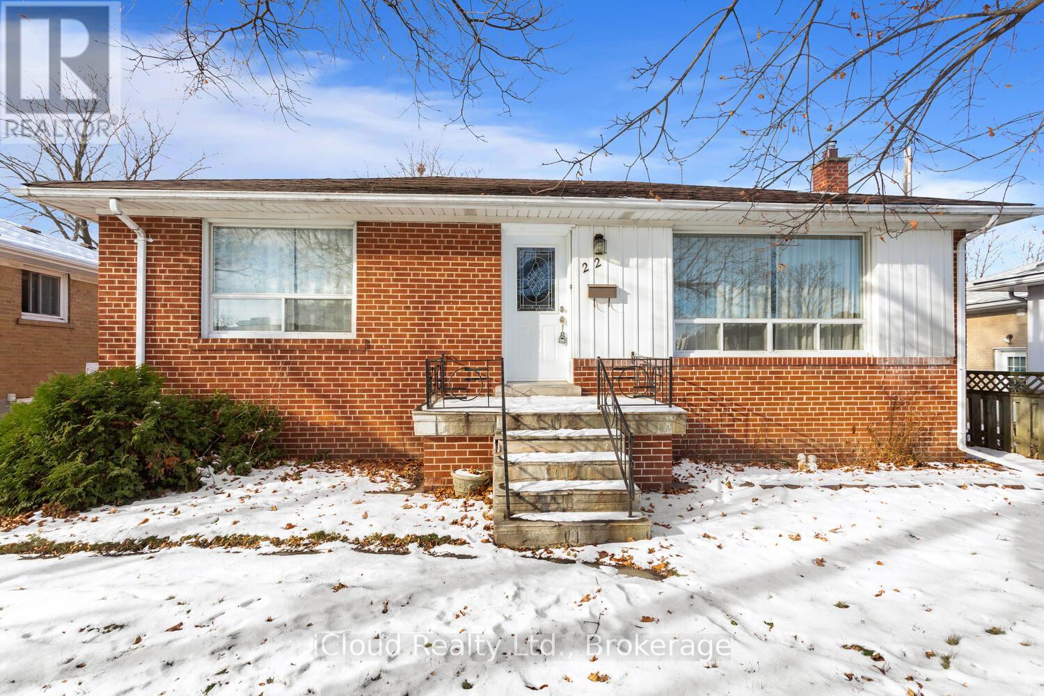 22 Mcculla Avenue, Brampton, Ontario  L6V 1L7 - Photo 3 - W12626764