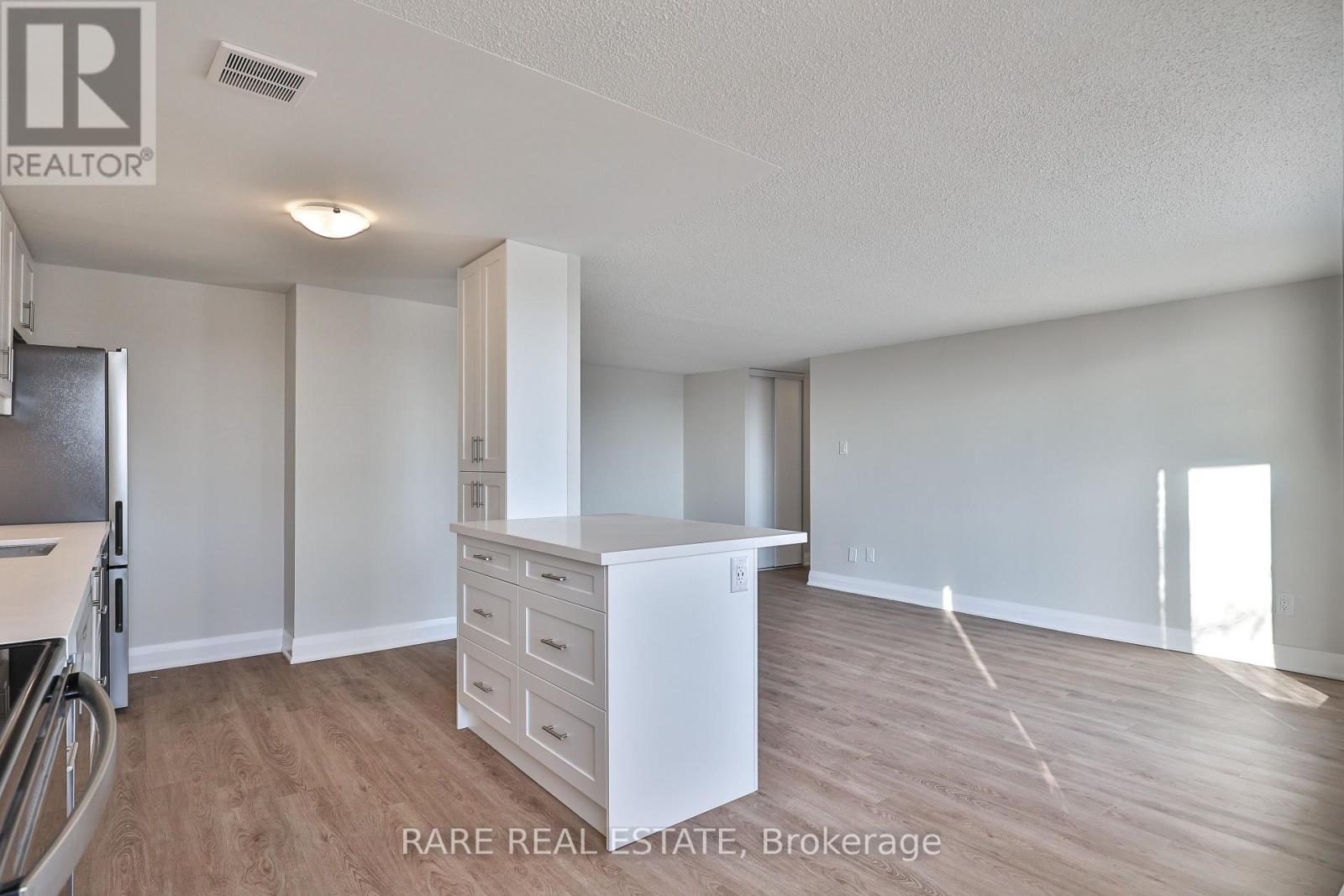 208 - 55 Woolley Street, Cambridge, Ontario  N1R 5J7 - Photo 13 - X12626756